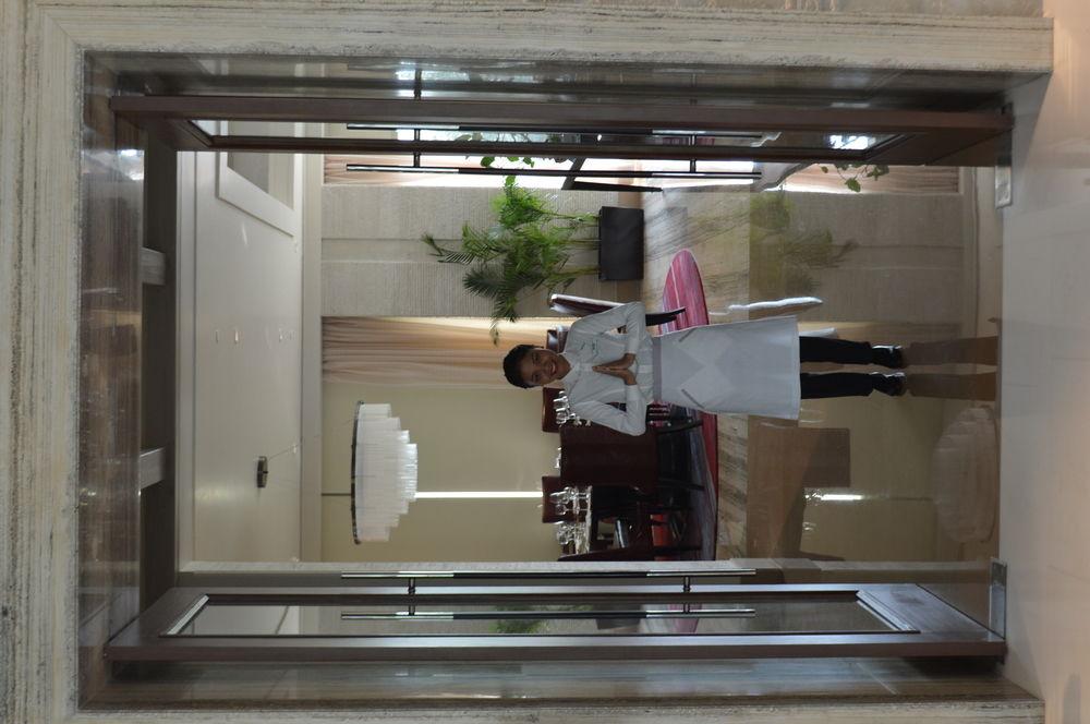Le Meridien Gurgaon, Delhi NCR Extérieur photo