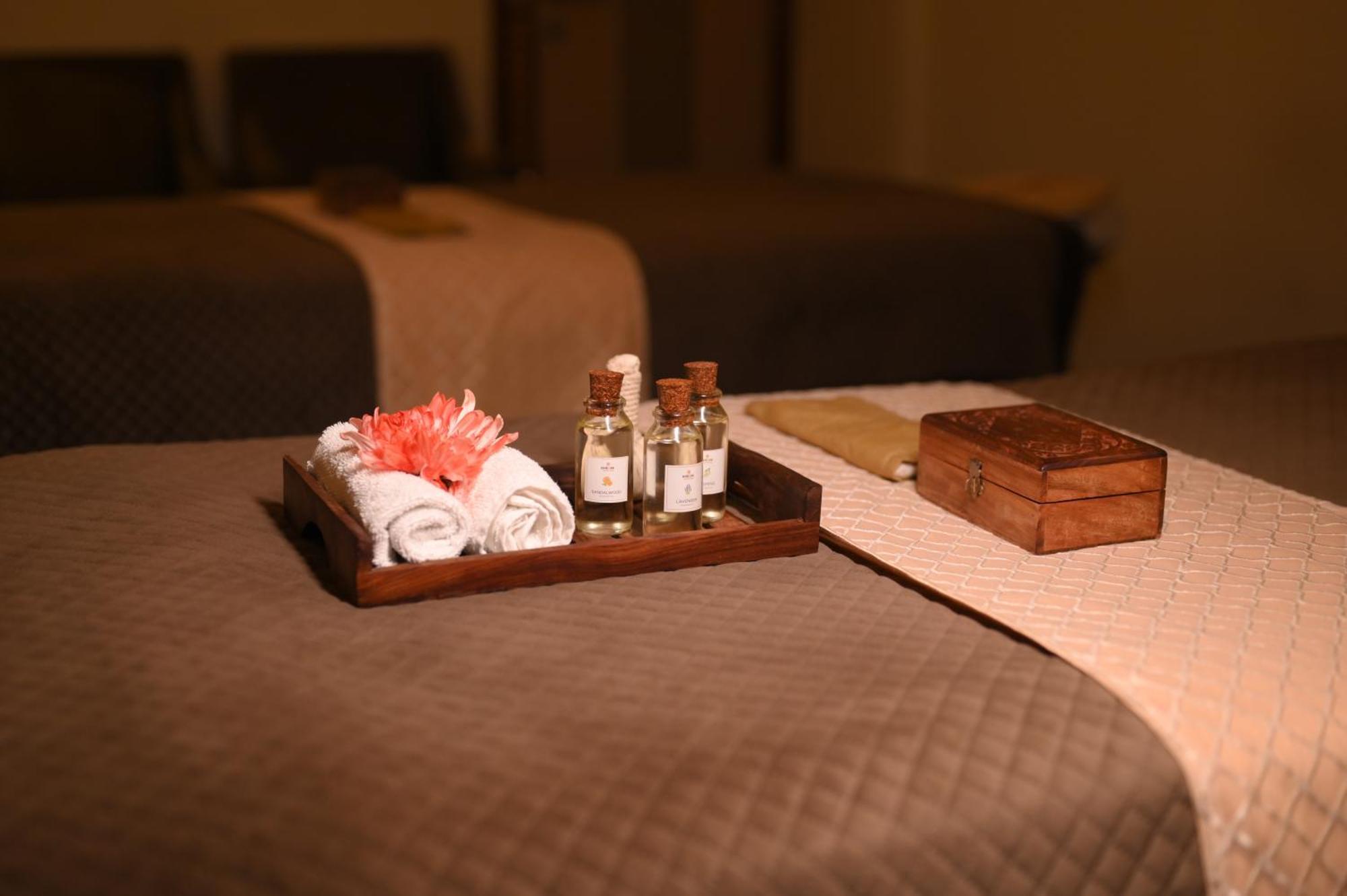 Le Meridien Gurgaon, Delhi NCR Extérieur photo